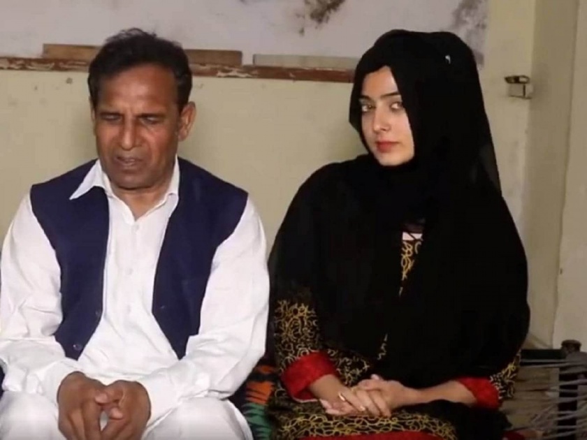 Pakistan : 18 year old girl fell in love with 61 year old man their love story is amazing | पाकिस्तानात 18 वर्षाची तरूणी पडली 61 वर्षाच्या पुरूषाच्या प्रेमात, दोघांचा व्हिडीओ व्हायरल