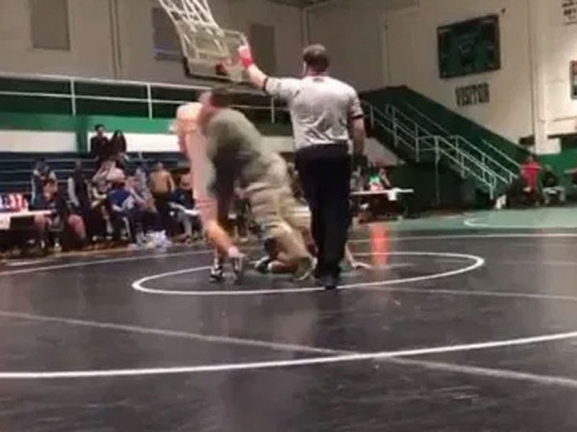 Father tackles sons opponent at high school wrestling match video goes viral | Video : ज्याने मुलाला कुस्तीत हरवलं त्याला पप्पाने धुतलं, व्हिडीओ झाला व्हायरल!