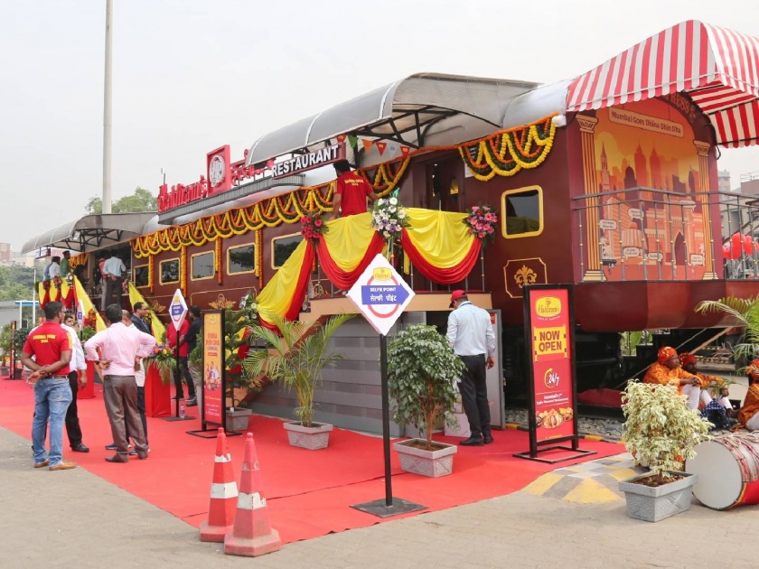 'Restaurant on wheels' launched at LTT station in Mumbai; Savor food that can be enjoyed by gourmands | मुंबईतील एलटीटी स्थानकात 'रेस्टॉरंट ऑन व्हील' सुरु; खवय्यांना घेता येणार भोजनाचा आस्वाद