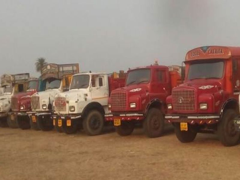 100 brass caught illegal sandstorm; 4 lakh 61 thousand 600 rupees penalty for tractor mall | १०० ब्रास अवैध रेतीसाठा पकडला; ट्रक्टरमालकावर ४ लाख ६१ हजार ६०० रुपयाचा दंड