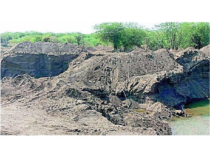 deputy engineer fined Rs 31 crore for illegal sand mining | अवैध रेती उत्खननप्रकरणी उपअभियंत्याला ३१ कोटींचा दंड