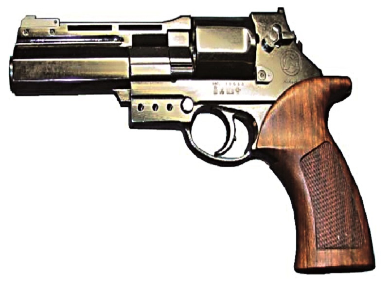 Cash seized with revolver on Nagar-Aurangabad Highway | नगर-औरंगाबाद महामार्गावर रिव्हॉल्वरसह रोकड जप्त