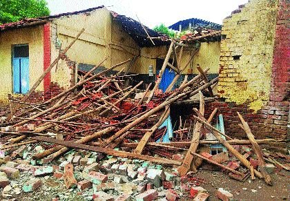 Damage to 1950 houses in Panvel taluka | पनवेल तालुक्यातील १९५० घरांचे नुकसान