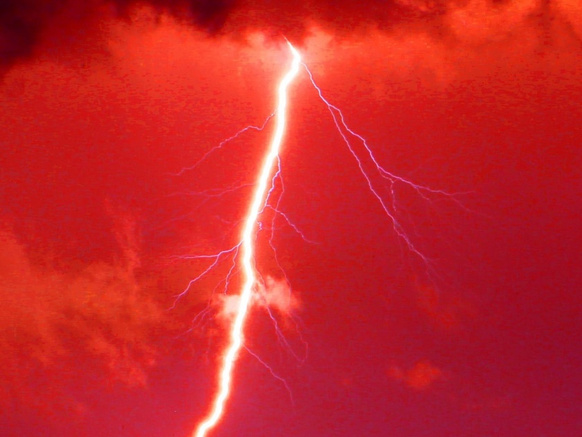 Red lightning predicts drought; White lightning indicates a good monsoon | लाल विजांमुळे येतो दुष्काळाचा अंदाज; पांढऱ्या शुभ्र विजा देतात चांगल्या मान्सूनची सूचना