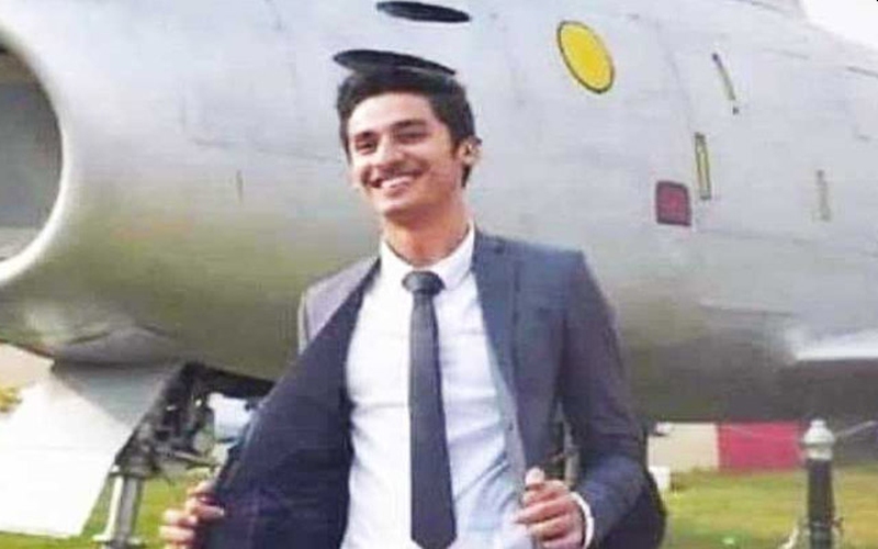 Hindu youth becomes pilot in Pakistan Air Force, opportunity for the first time in history in army MMG | पाकिस्तान एअर फोर्समध्ये हिंदू युवक बनला पायलट, इतिहासात पहिल्यांदाच संधी