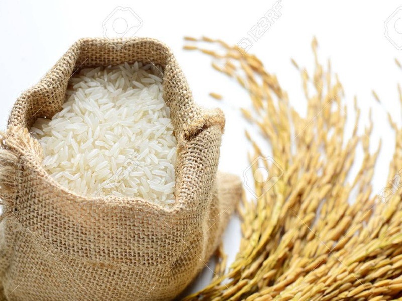 In the Jalgaon market, the arrival of new rice has increased | जळगावच्या बाजारपेठेत नवीन तांदळाची आवक वाढली