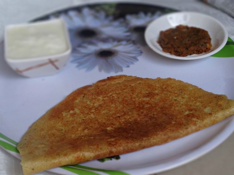 Receipe of sweet pancakes or tandalache goad ghavan | तांदळाच्या पिठाचे गोड गोड घावनं!