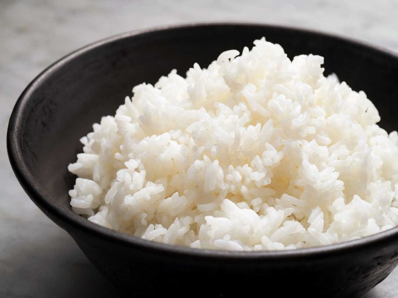 Side effects of white rice disadvantages of white rice for diabetes patient weight gain bones | पांढऱ्या तांदळाबाबत संशोधकांनी दिला इशारा; दररोज सेवन करणं ठरू शकतं घातक