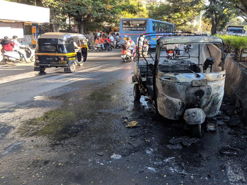CNG rickshaw explosion at Bibwewadi, rickshaw driver seriously injured | बिबवेवाडी येथे अज्ञात वाहनाची धडक बसल्याने सीएनजी रिक्षाचा स्फोट, रिक्षाचालक गंभीर जखमी 
