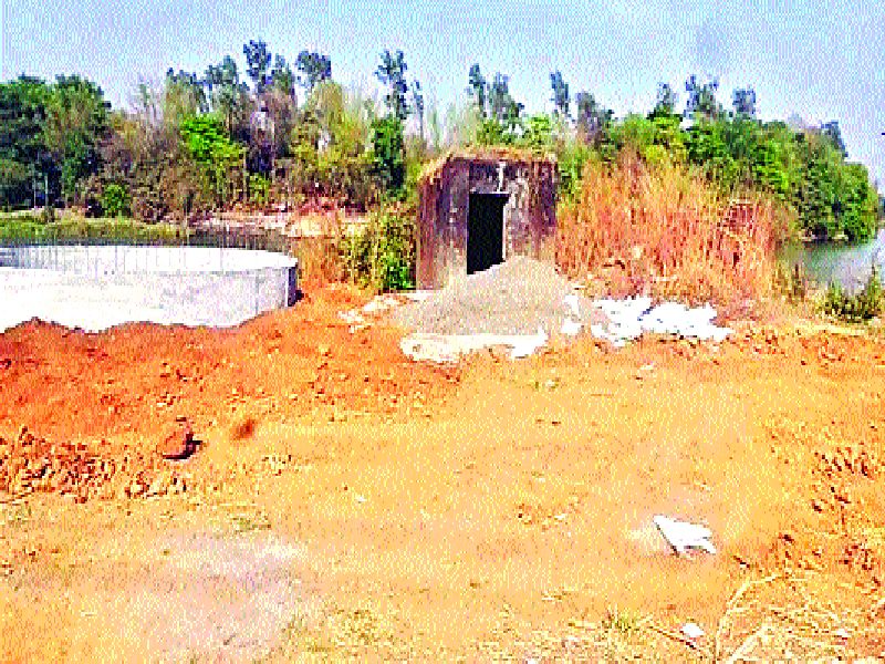 Despite spending billions of rupees in Raigad district, water scheme is incomplete | रायगड जिल्ह्यात कोट्यवधींचा खर्च करूनही पाणी योजना अपूर्णच