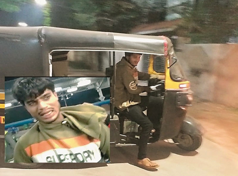 Rickshaw driver commits indecent behavior with the female passenger | महिला प्रवाशासोबत अश्लील वर्तन करणाऱ्या रिक्षाचालकास बदडले