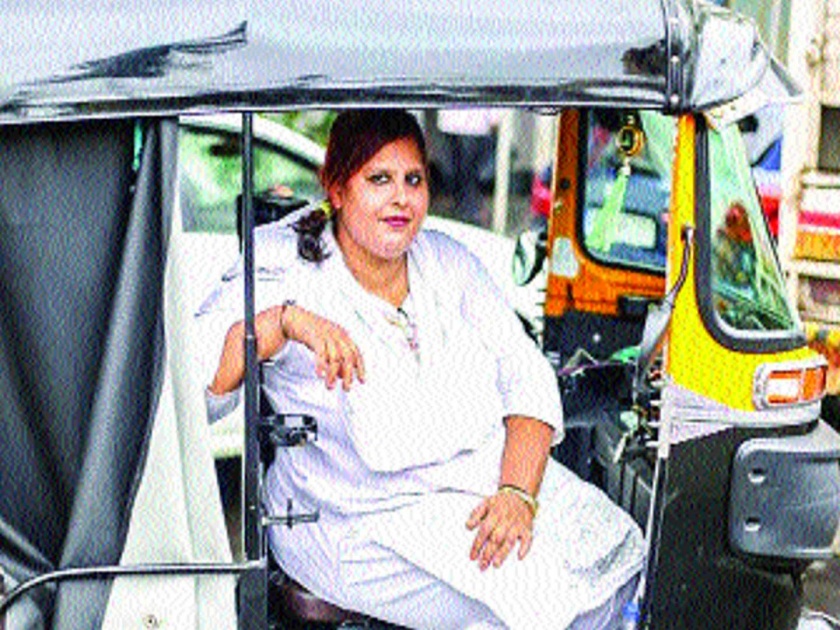'Viral' on Facebook, 'Dabangg' female rickshaw driver | दबंग महिला रिक्षाचालकाची कथा फेसबुकवर ‘व्हायरल’