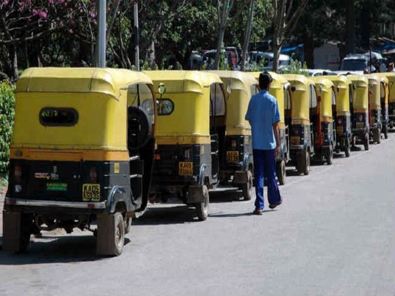 Rickshaw puller | रिक्षाचालक आंदोलनाच्या पवित्र्यात