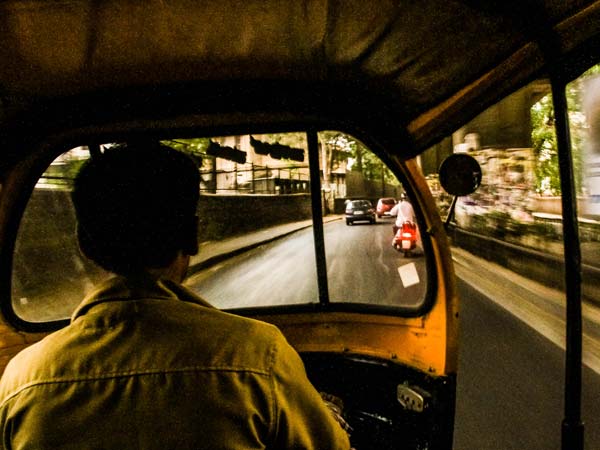 Sangli rickshaw driver looted, shouting sloganeering and lathabukaake beat breath | सांगलीत रिक्षा चालकास लुबाडले, शिवीगाळ करुन लाथाबुक्क्यांनी बेदम मारहाण