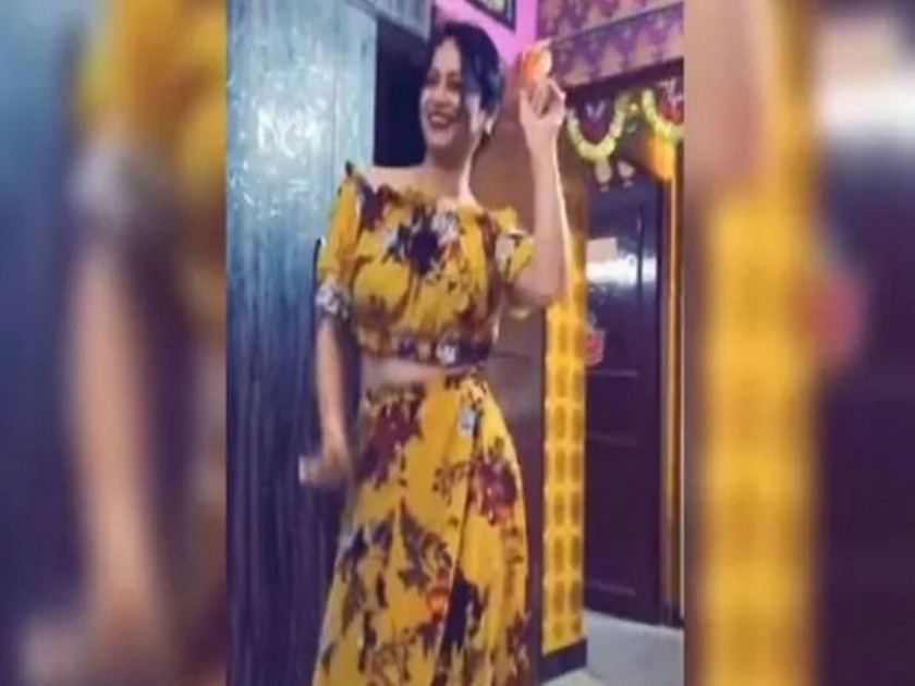 yellow Saree Lady Officer Reena Dwivedi Dance Video Viral | Video: तुझा पिवळा-पिवळा ड्रेस...सोशल मिडीयावर पुन्हा झाली 'ती' व्हायरल