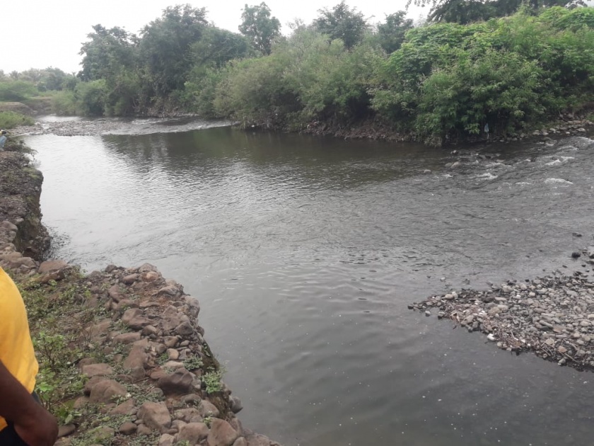 A man from Sakharkheda was swept away in the Borkhed river | बोरखेड नदीत साखरखेर्डा येथील एक जण वाहून गेला