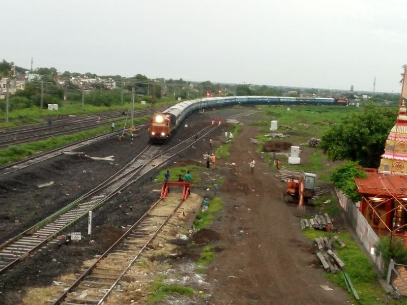 The train ran at a speed of 110 km per hour; Akola-Akot broad gauge test successful | ताशी ११० किमी वेगाने धावली रेल्वे; अकोला-अकोट ब्रॉडगेज चाचणी यशस्वी 