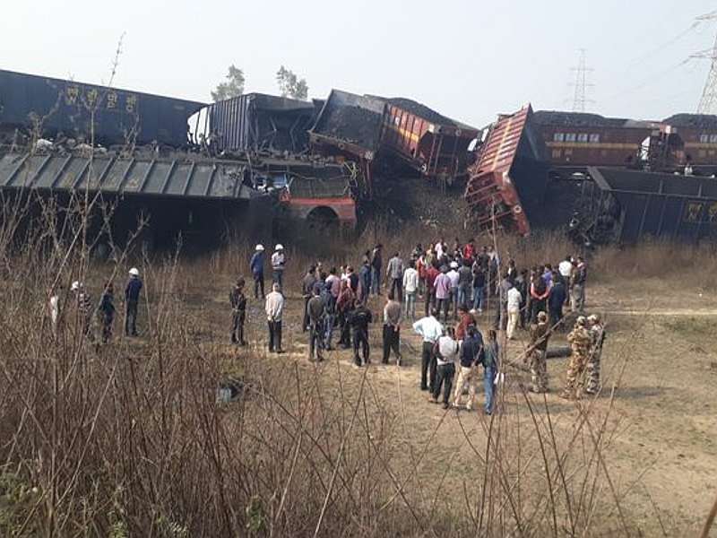 Train collides face-to-face, killing 3 employees in singrouli madhya pradesh MMG | एकाच रुळावर आल्या दोन रेल्वेगाड्या, अपघातात 3 कर्मचाऱ्यांचा मृत्यू