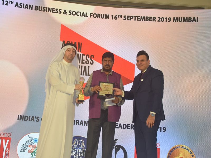 Ramdas Athavale honored with the Greatest Leaders, Brands and Leaders Award by Asian social forum | रामदास आठवले 'ग्रेटेस्ट लिडर्स' पुरस्काराने सन्मानित, कार्यकर्त्यांचा आनंद द्विगुणीत