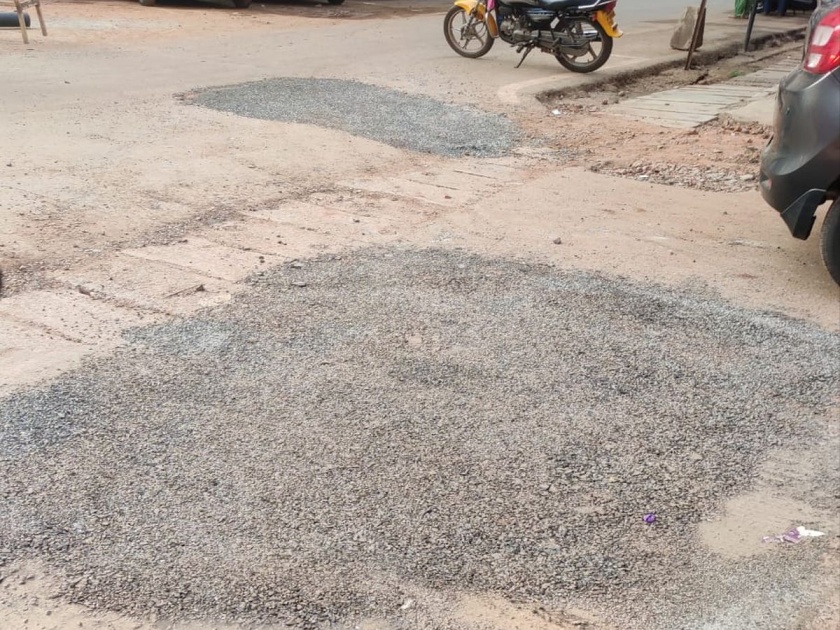 Goa: Temporary asphalting of smart city potholes in Goa | Goa: गोव्यात स्मार्ट सिटीच्या खड्ड्यांवर तात्पुरते डांबरीकरण 