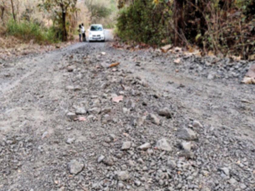 The Olman-Chewane road was demolished in eight days | ओलमण-चेवणे रस्ता आठ दिवसांतच उखडला