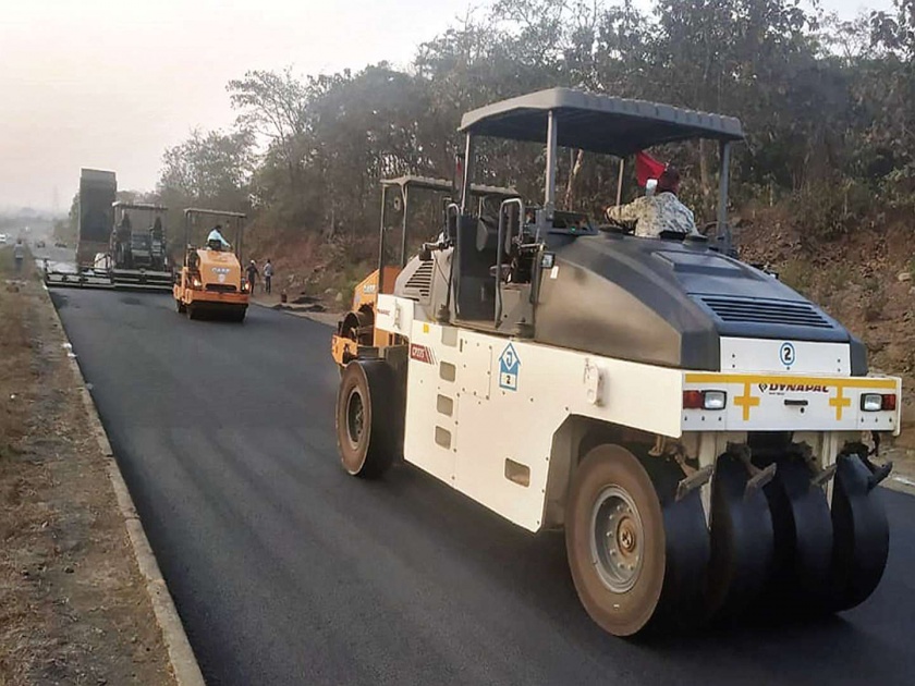 Mumbai-Goa highway to speed up work | मुंबई-गोवा महामार्गाच्या पहिल्या टप्प्याचे काम वेगात, रस्ता मे महिन्यापर्यंत वाहतुकीस सुरू होण्याचे संकेत
