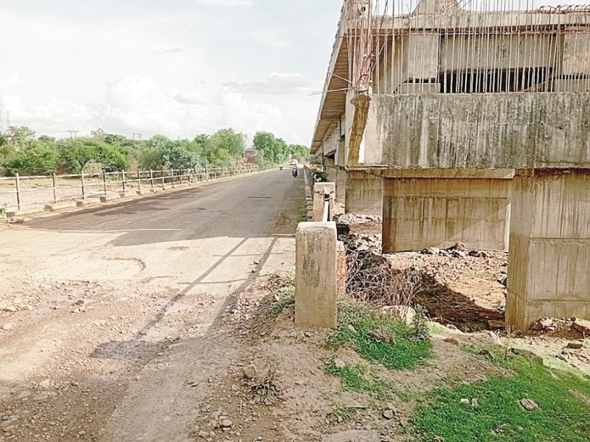 The question of ‘Maveja’ is pending; 318 crore national highway blocked by farmers | ‘मावेजा’चा प्रश्न प्रलंबित; शेतकऱ्यांनी अडवला ३१८ कोटींचा राष्ट्रीय महामार्ग