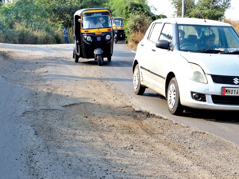 Despite the rains, the roads in the district remained unchanged | पावसाळा उलटूनही जिल्ह्यातील रस्त्यांची दुरवस्था कायमच