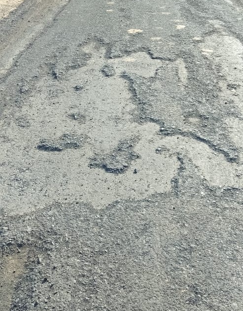 Within a week, the potholes on the road were as such | आठवडाभरातच रस्त्यावरील खड्डे जैसे-थे