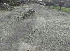 Road not repair, Municipal Council, Construction Department blame each-other | नगर परिषद, बांधकाम विभागाच्या टोलवाटोलवीत रस्त्याची लागली वाट