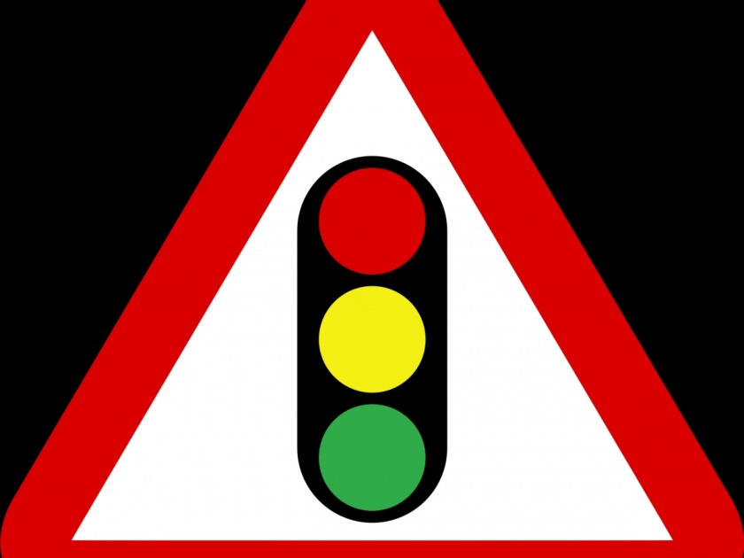 for safe and secured travel road signals must be followed | सुरक्षित ड्रायव्हिंगसाठी रस्त्यावरच्या सिग्नल्सचे बंधन पाळायलाच हवे