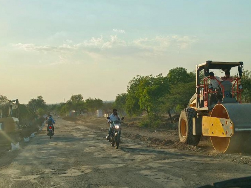Stalled Sabalkhed-Chinchpur road work started in Beed | अनेक वर्षानंतर फिटणार दैना! रखडलेल्या साबलखेड-चिंचपूर रस्ता कामास सुरुवात