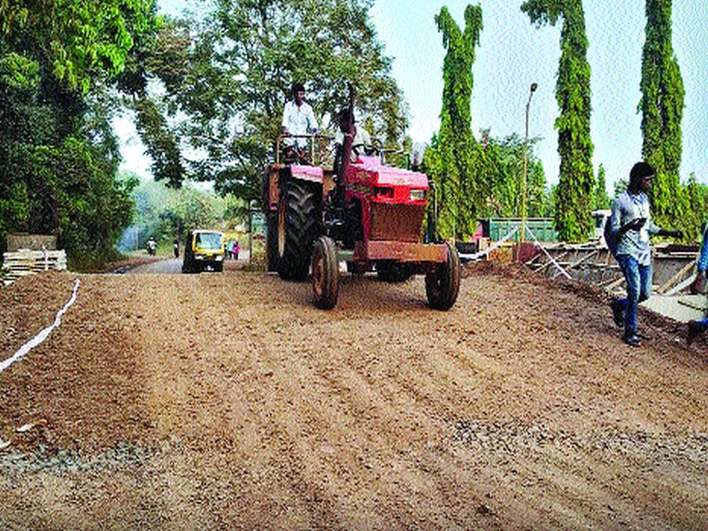 Mangaon-Dighi road widening work stopped | माणगाव-दिघी रस्ता रुंदीकरण काम अडवले