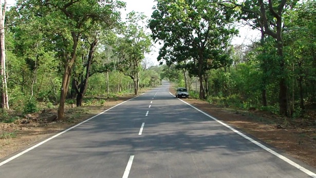 Mehkar: 200 km long road standard | मेहकर : २०० किलोमिटर लांबीच्या रस्त्यांची दर्जोन्नती 