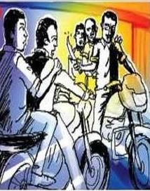 The robbers robbed the two wheelers by threatening knife in Nagpur | नागपुरात लुटारूंचा हैदोस : चाकूचा धाक दाखवून दुचाकीचालकांना लुटले