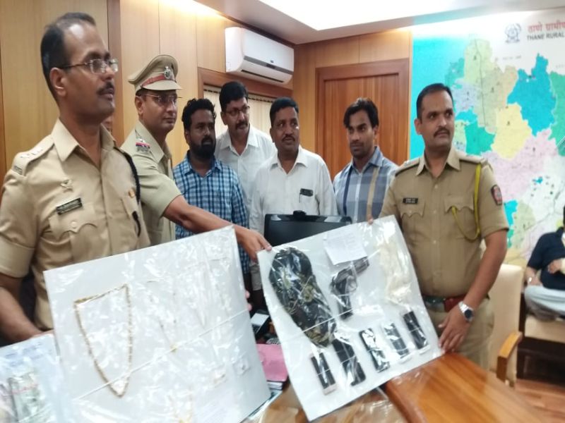 Fake income office and police officer arrested who has done dacoity offence | तोतया आयकर, पोलीस अधिकारी बनून दरोडा घालणारी टोळी जेरबंद 