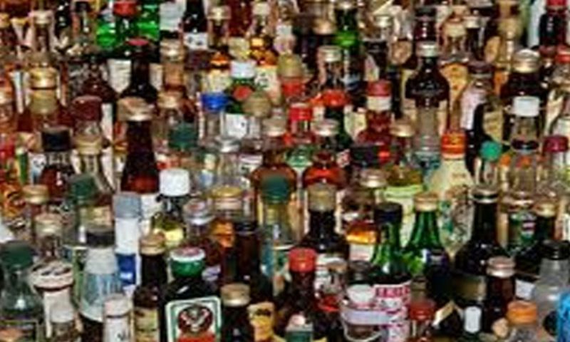 Robbery at a beer bar in Chikhali city; Liquor worth millions of rupees stolen | चिखली शहरातील बिअर बारवर दरोडा; लाखो रुपयांचा दारूसाठा लंपास