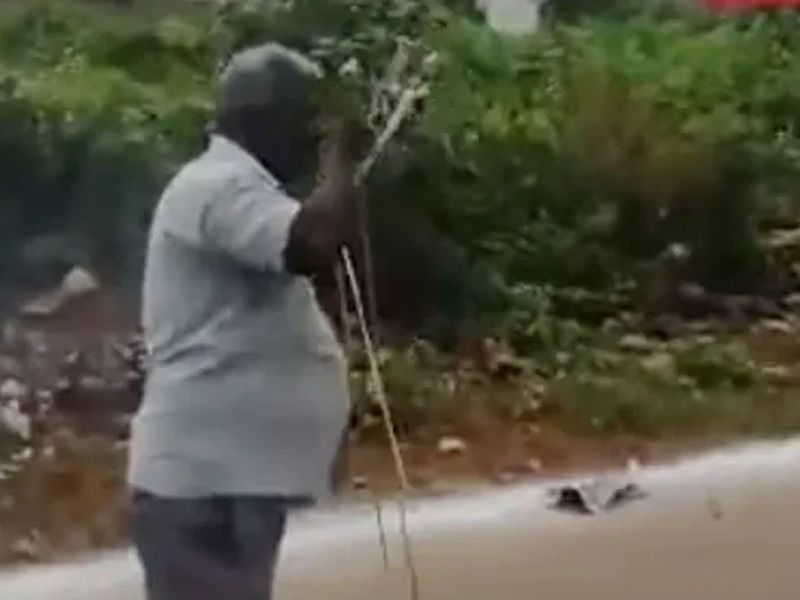 viral video of uncle fire rockets with cigrette | भारतातल्या 'या' काकांना नासा शोधतंय?; बघा त्यांचा अचाट 'पराक्रम'