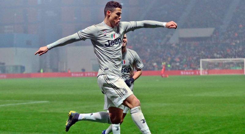 Cristiano Ronaldo gifts fans with a new celebration after scoring against Sassuolo - Watch | ख्रिस्तियानो रोनाल्डोचं चाहत्यांना गिफ्ट, सेलिब्रेशनची स्टाइल बदलली, पाहा व्हिडीओ...