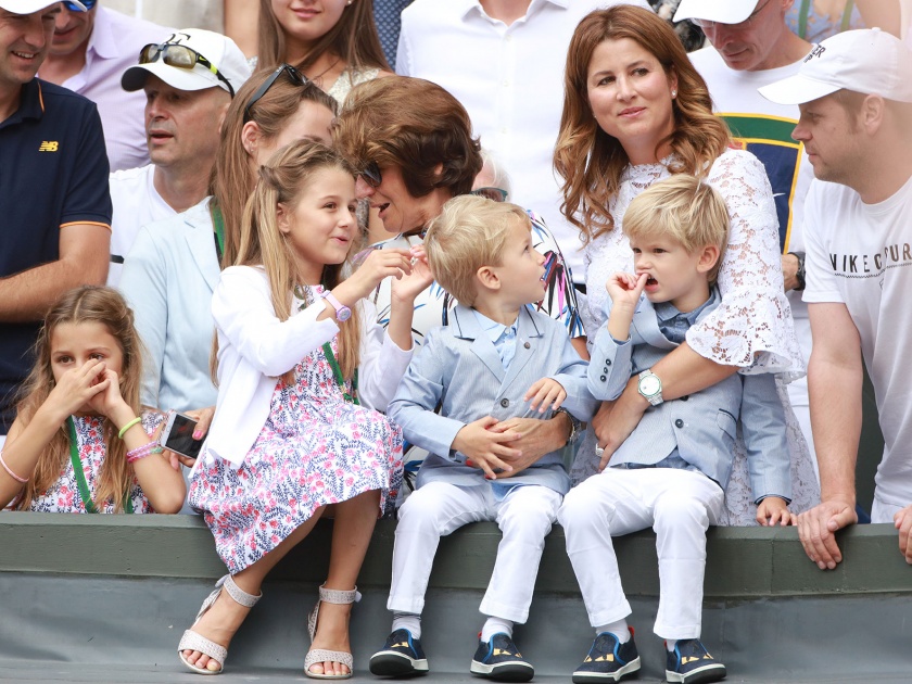 Federer's children are doing some business for pocket money | फेडररची मुलं पॉकेटमनीसाठी हे ' उद्योग ' करतात