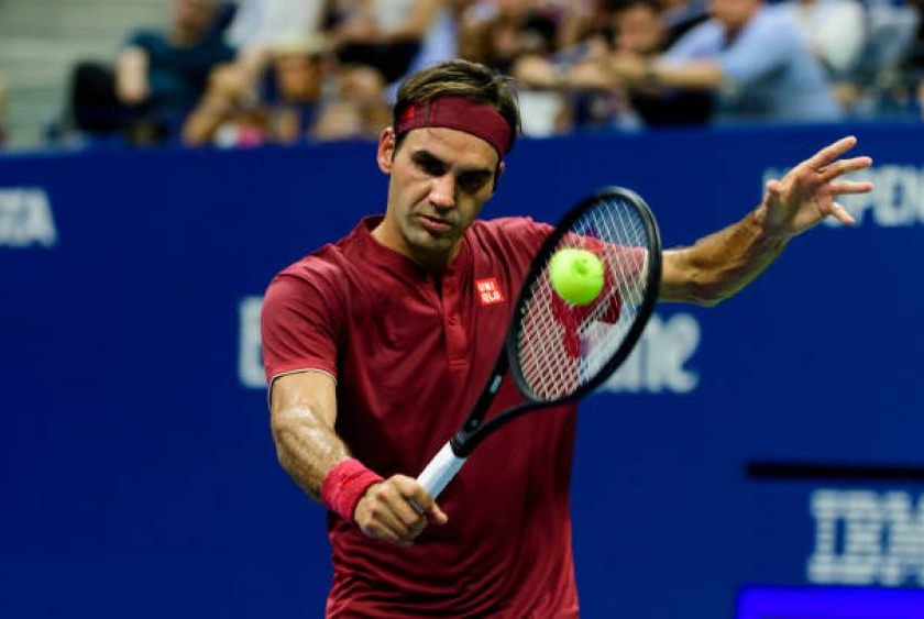 US Open: Roger Federer won after loosing the first set | US Open: रॉजर फेडररने पुन्हा पहिला सेट गमावल्यानंतर मारली बाजी