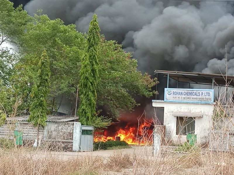 Heavy fires in Rohan Chemicals of Mahad | महाडमधील रोहन केमिकल्समध्ये भीषण आग