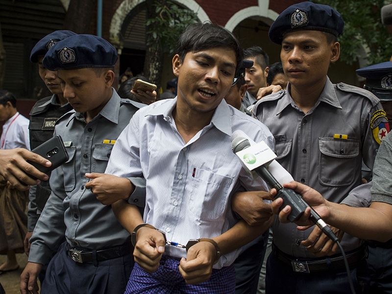 Myanmar: pleas for release of Reuters journalists mount | म्यानमारमधील रोहिंग्या हत्याकांडाचे वार्तांकन करणाऱ्या पत्रकारांना सोडण्याची मागणी