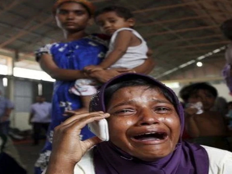 Bangladesh ban on selling phones to Rohingya Muslims, ban on first SIM card | बांगलादेशानं रोहिंग्या मुस्लिमांना फोन विकण्यावर घातली बंदी, पहिल्यांदा सिम कार्डवर होती बंदी