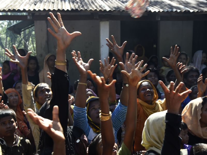 7 rohingya deportation assam handover myanmar supreme court | रोहिंग्यांना म्यानमारमध्ये पाठवणार, केंद्र सरकारच्या निर्णयाविरोधात याचिका दाखल 