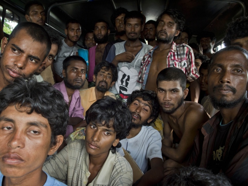 Thousands of Rohingya Muslims flee Myanmar for Bangladesh | म्यानमारमधल्या हजारो रोहिंग्या मुस्लीमांनी घेतला बांगलादेशचा आसरा