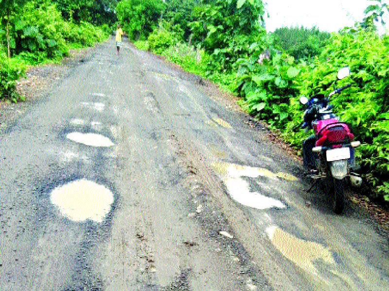  Konkan to Panjra road issue: Corrupt Contractor and Engineer Troubles | कोकणेर ते पांजरा रस्त्याचे प्रकरण शेक णार : भ्रष्ट ठेकेदार अन् अभियंता अडचणीत