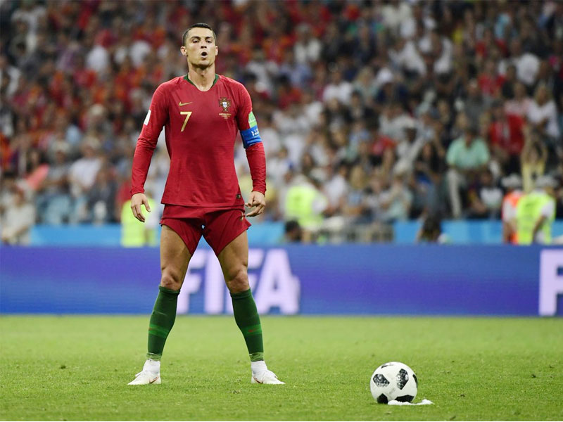 Ronaldo 'Hero' of 'Antihiro'? | रोनाल्डो ‘हिरो’ की ‘अ‍ॅन्टीहिरो’?