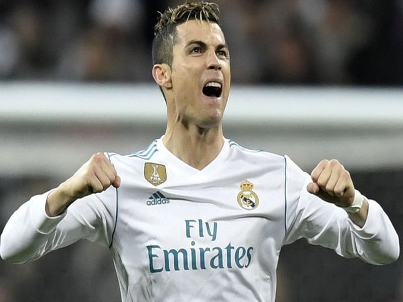 Cristiano Ronaldo Among First Nominees for Ballon d'Or Award | रोनाल्डोला बॅलोन डी’ओर पुरस्काराचे नामांकन