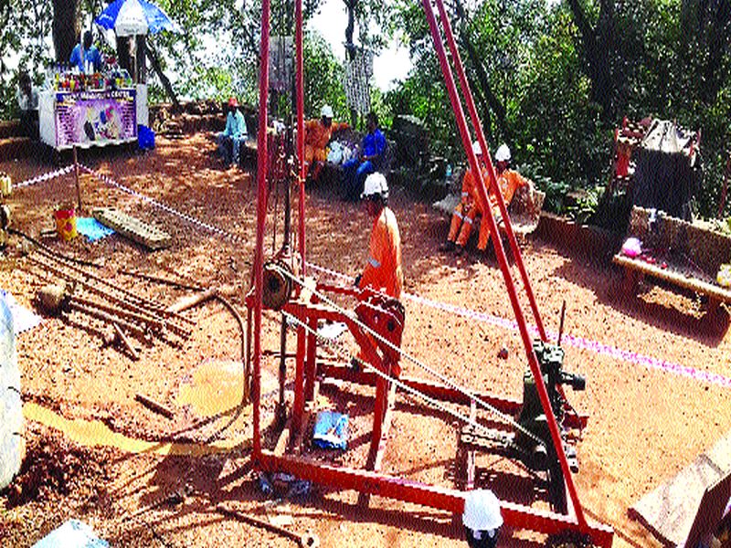 Excavation for soil testing of Matheran Rope-Vega, started work from Tata group | माथेरान रोप-वेच्या माती परीक्षणासाठी उत्खनन, टाटा समूहाकडून काम सुरु